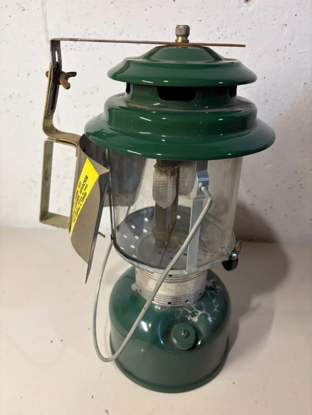 Vintage 1968 Coleman Lantern Model 220F w/ Pyrex Globe & reflector Dated 5 1968